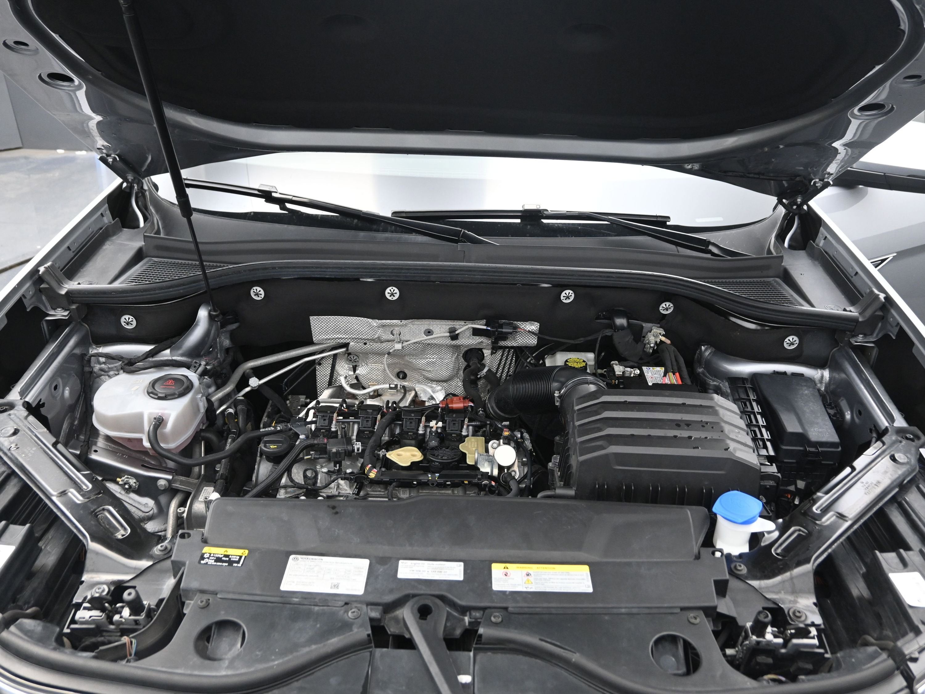 2024 Volkswagen Atlas Cross Sport 2.0T SEL R-Line