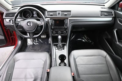 2017 Volkswagen Passat R-Line w/Comfort Pkg