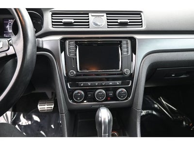 2017 Volkswagen Passat R-Line w/Comfort Pkg