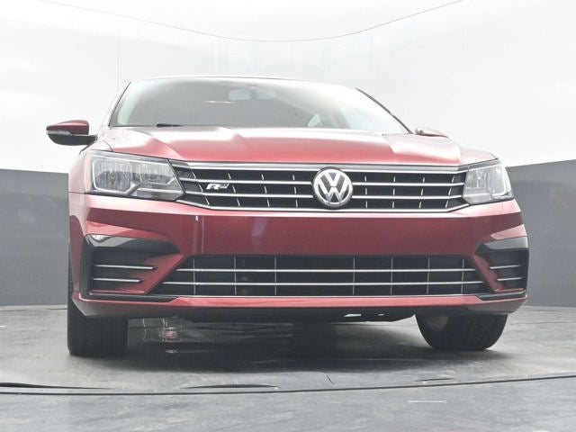 2017 Volkswagen Passat R-Line w/Comfort Pkg