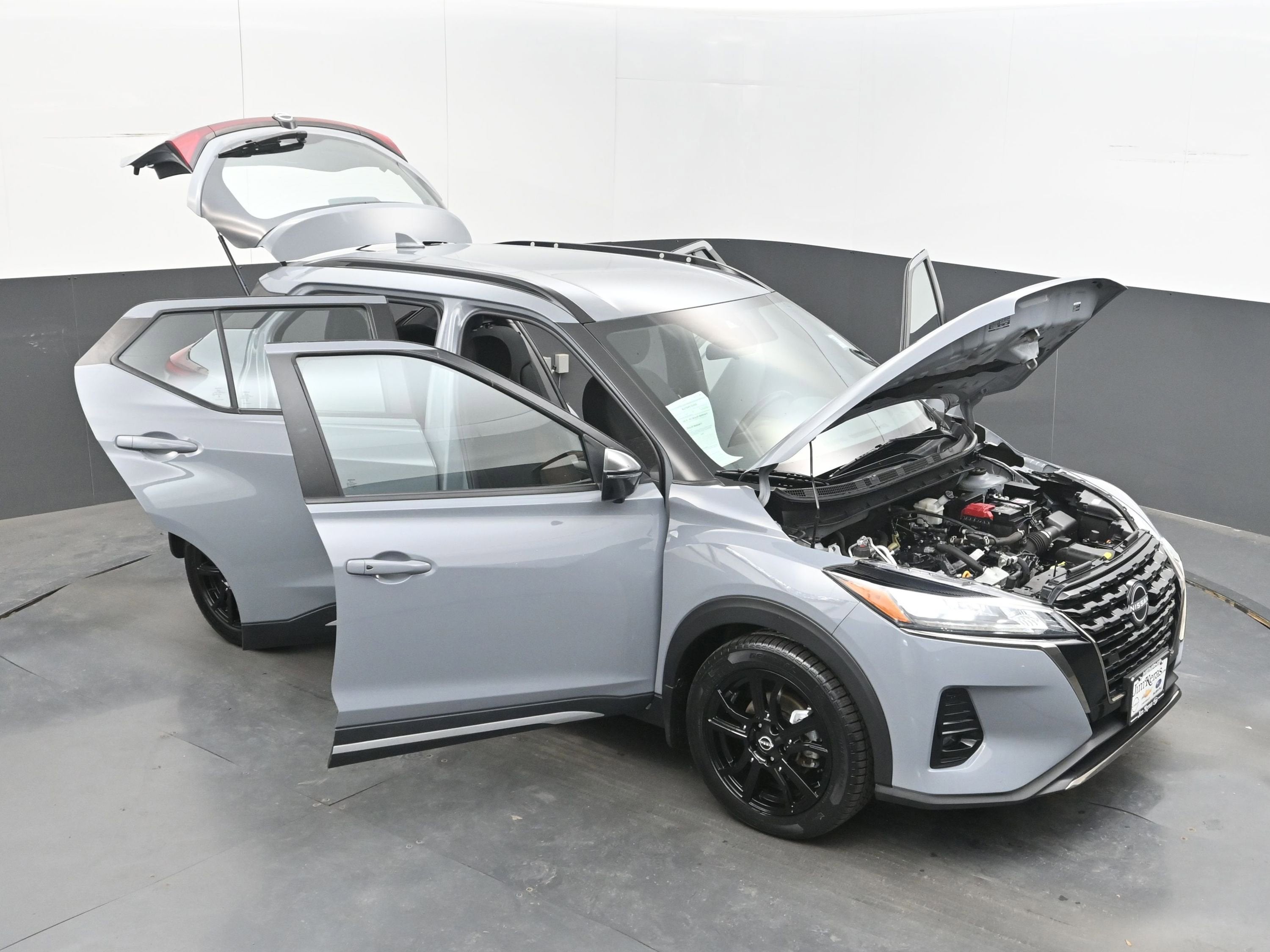 2023 Nissan Kicks SR