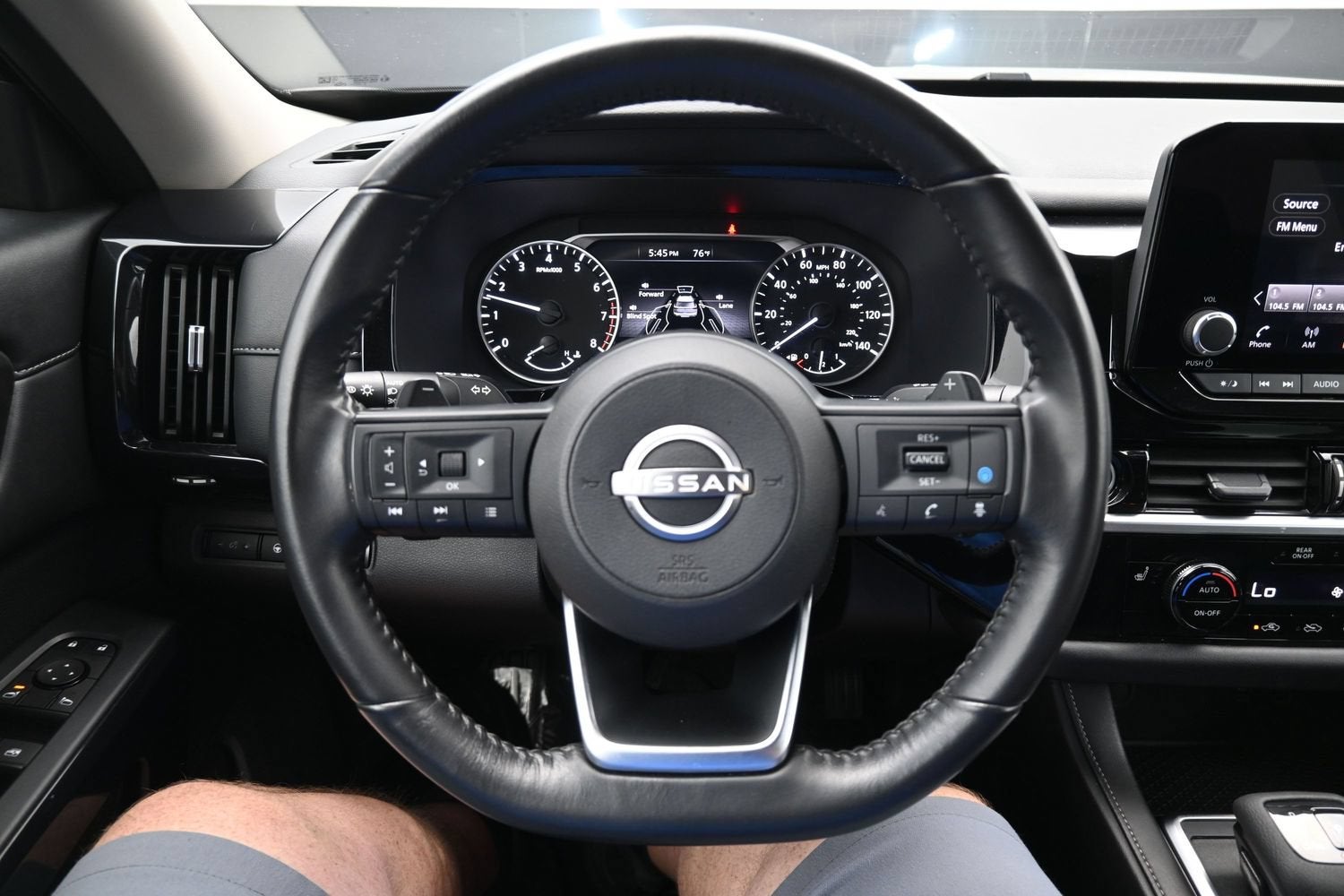 2024 Nissan Pathfinder SV