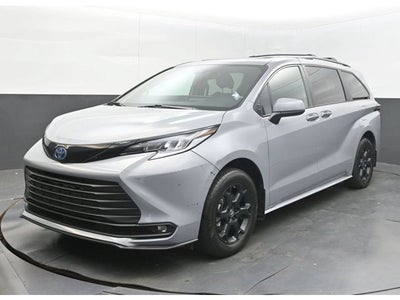 2025 Toyota Sienna Woodland Edition