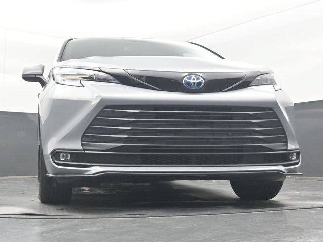 2025 Toyota Sienna Woodland Edition
