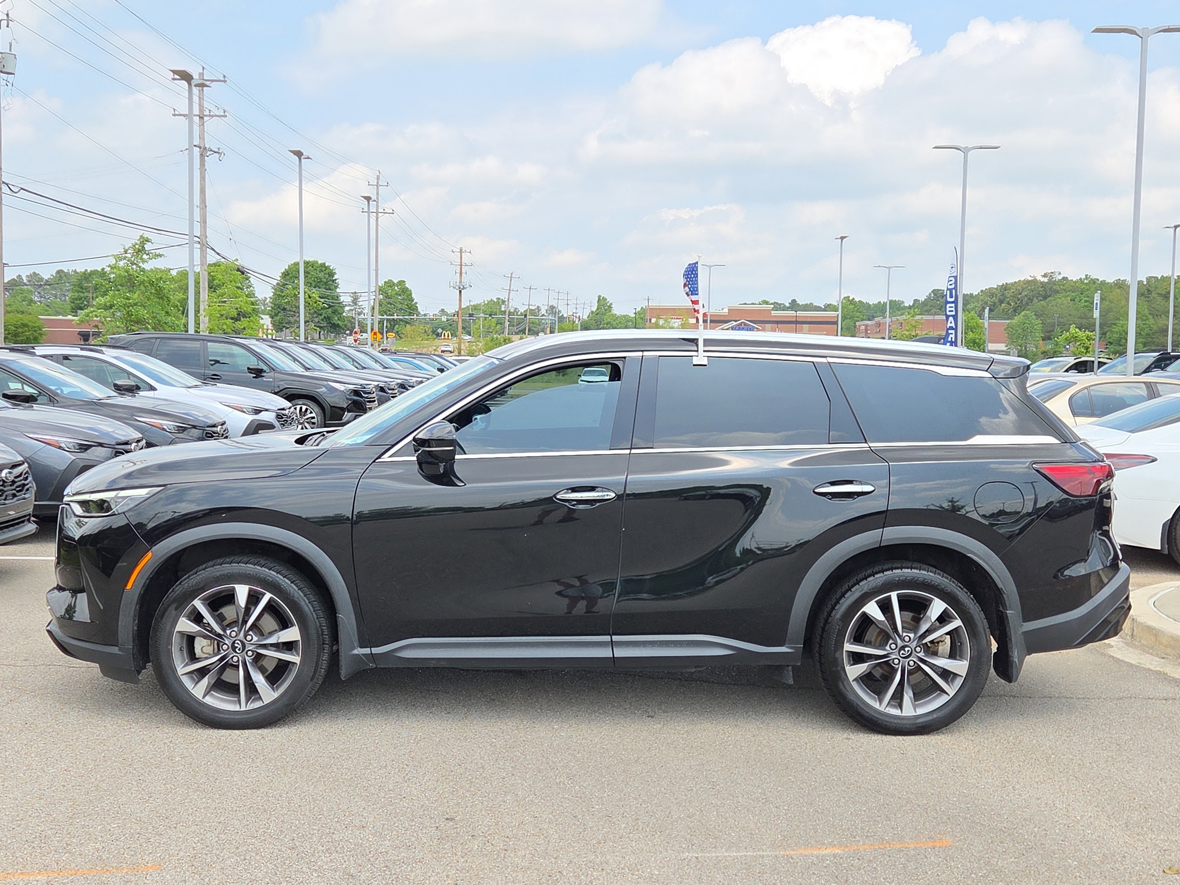 2023 INFINITI QX60 LUXE