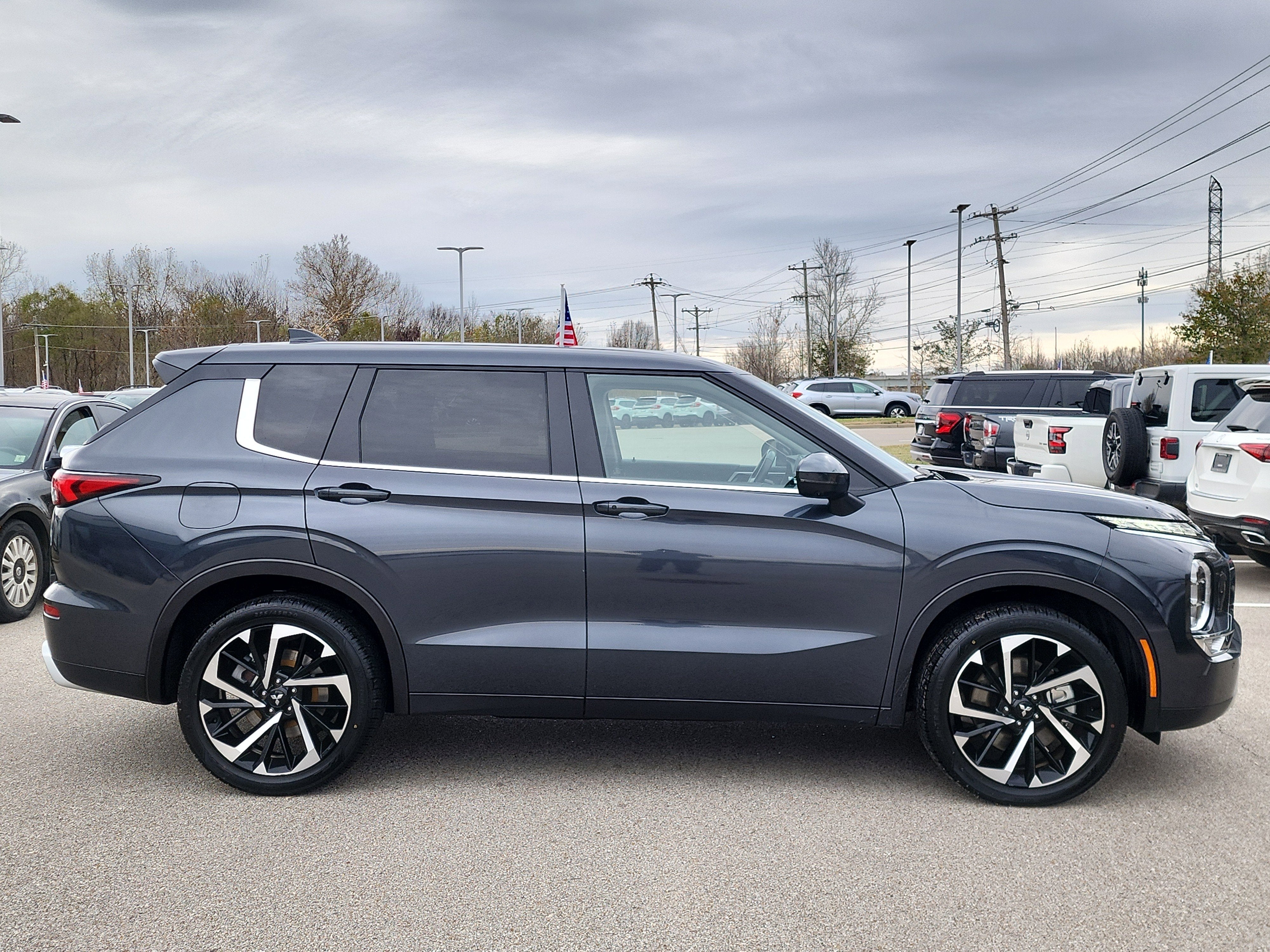 2024 Mitsubishi Outlander SE