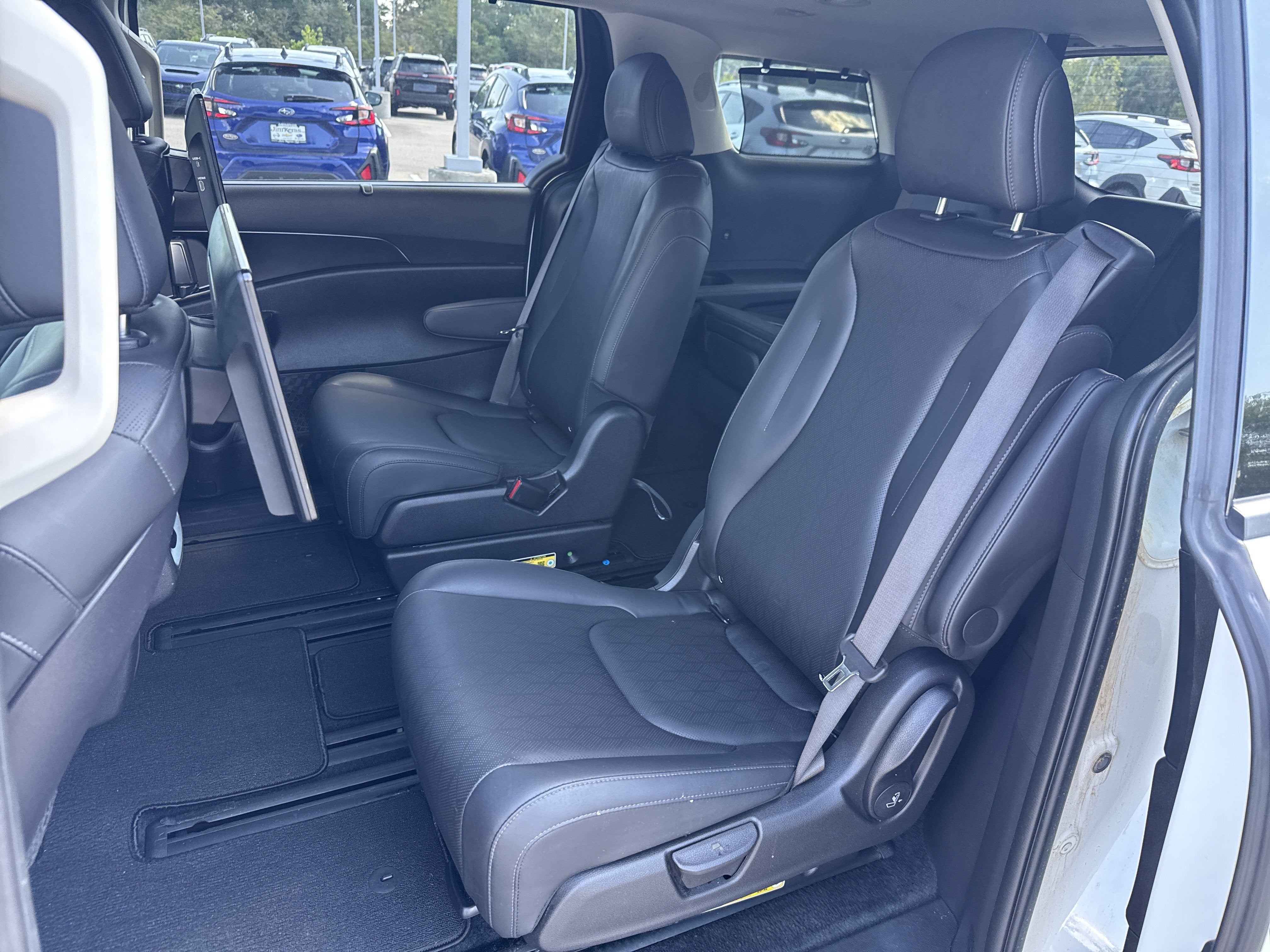 2025 Kia Carnival SX