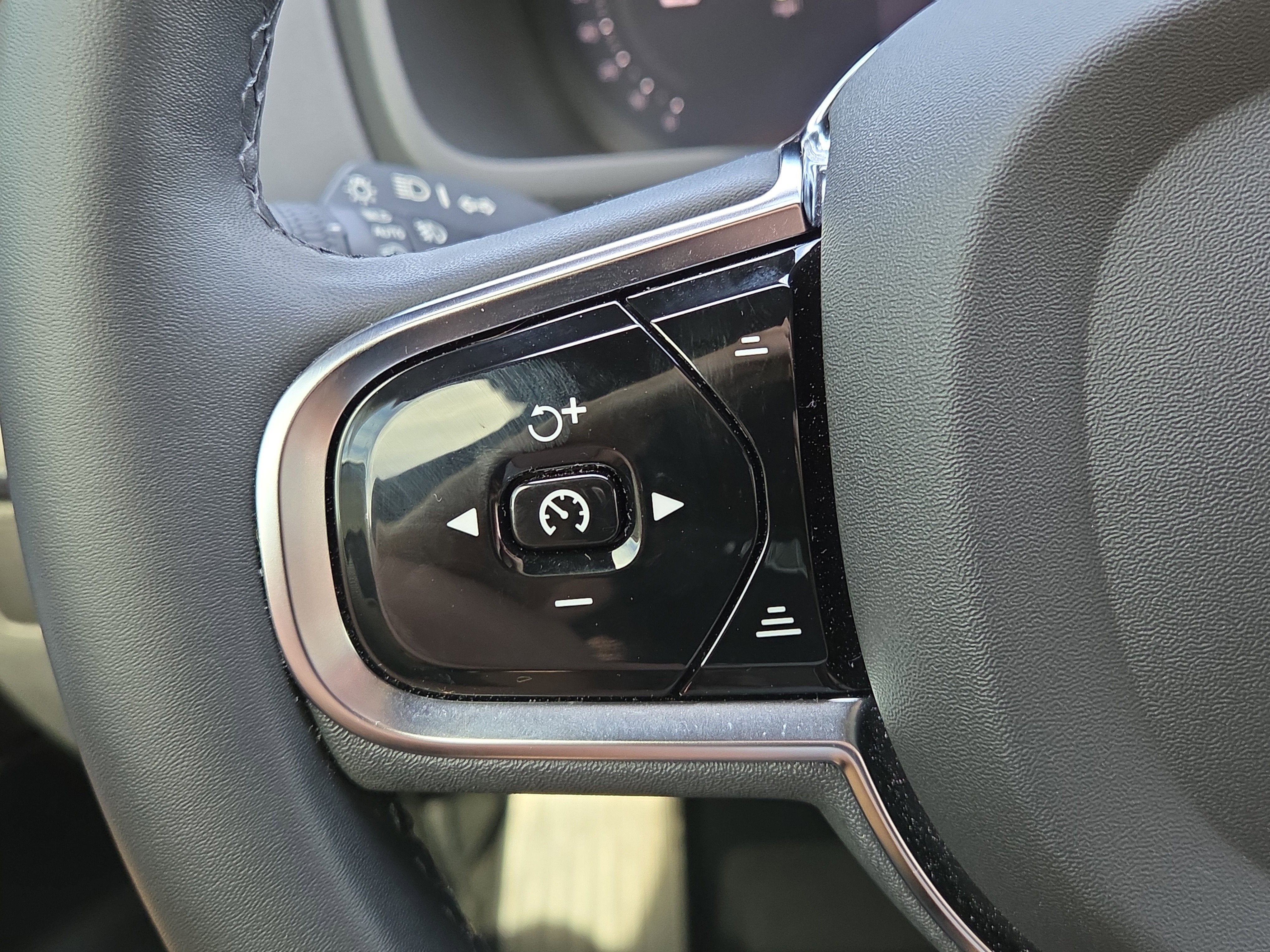 2024 Volvo XC90 Ultimate Bright Theme