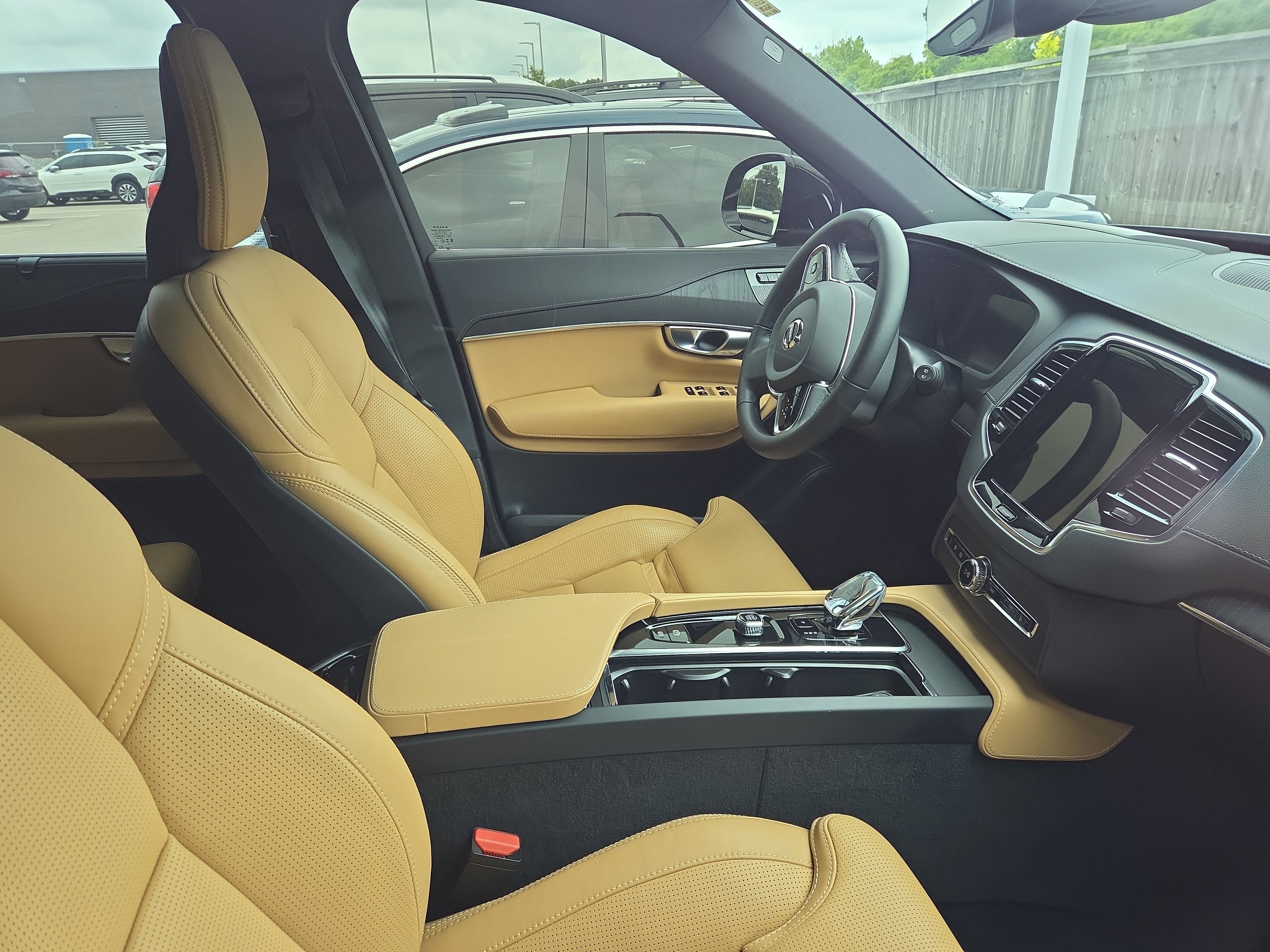 2024 Volvo XC90 Ultimate Bright Theme