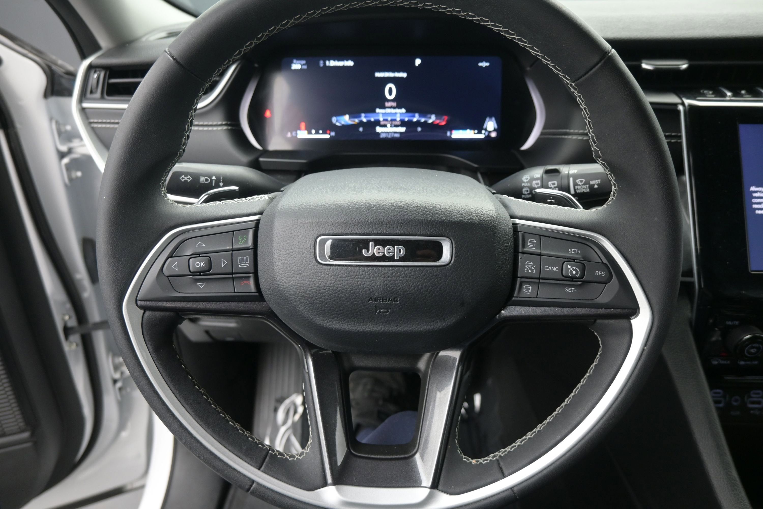 2023 Jeep Grand Cherokee Laredo 4x4