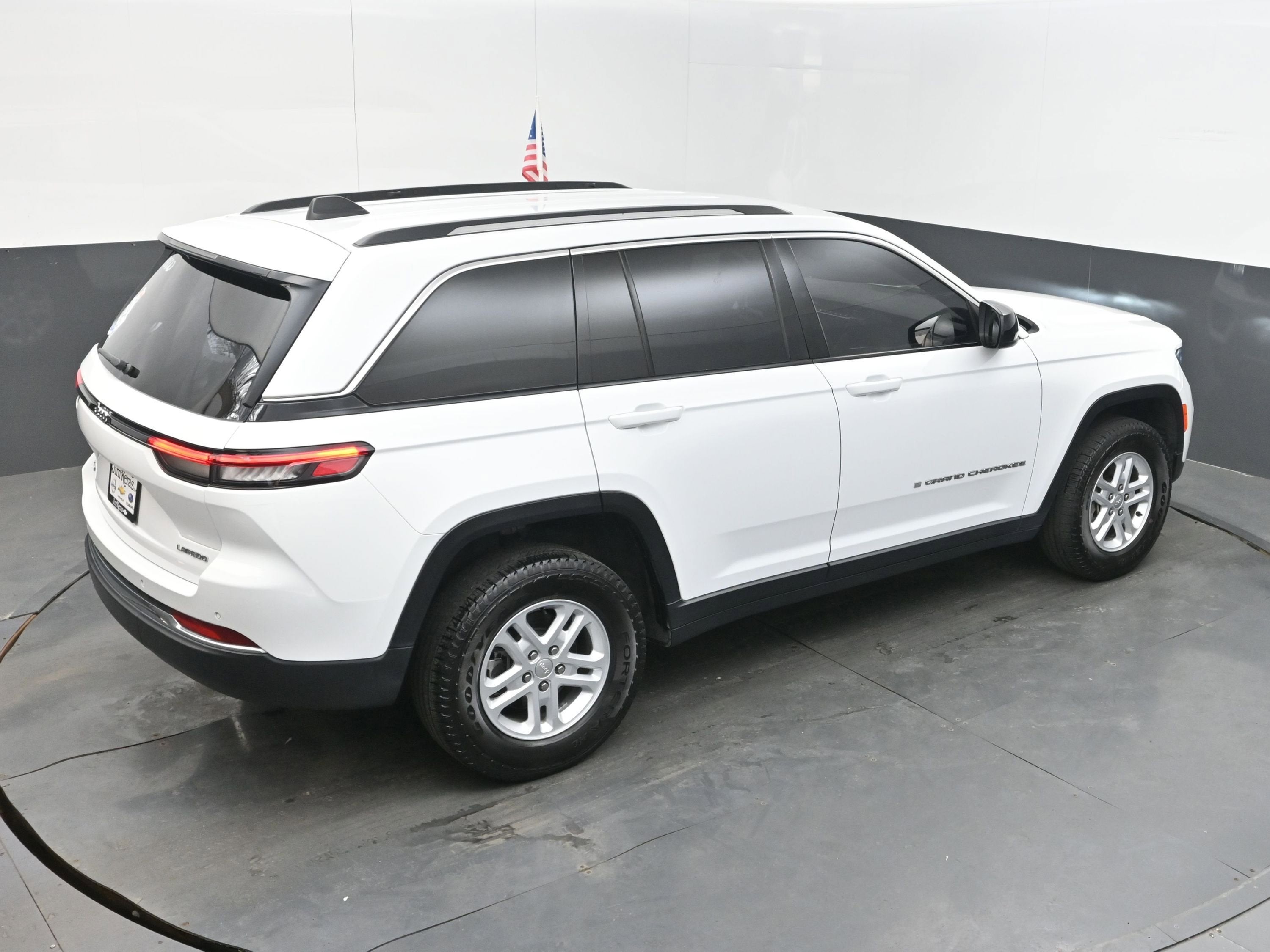 2023 Jeep Grand Cherokee Laredo 4x4