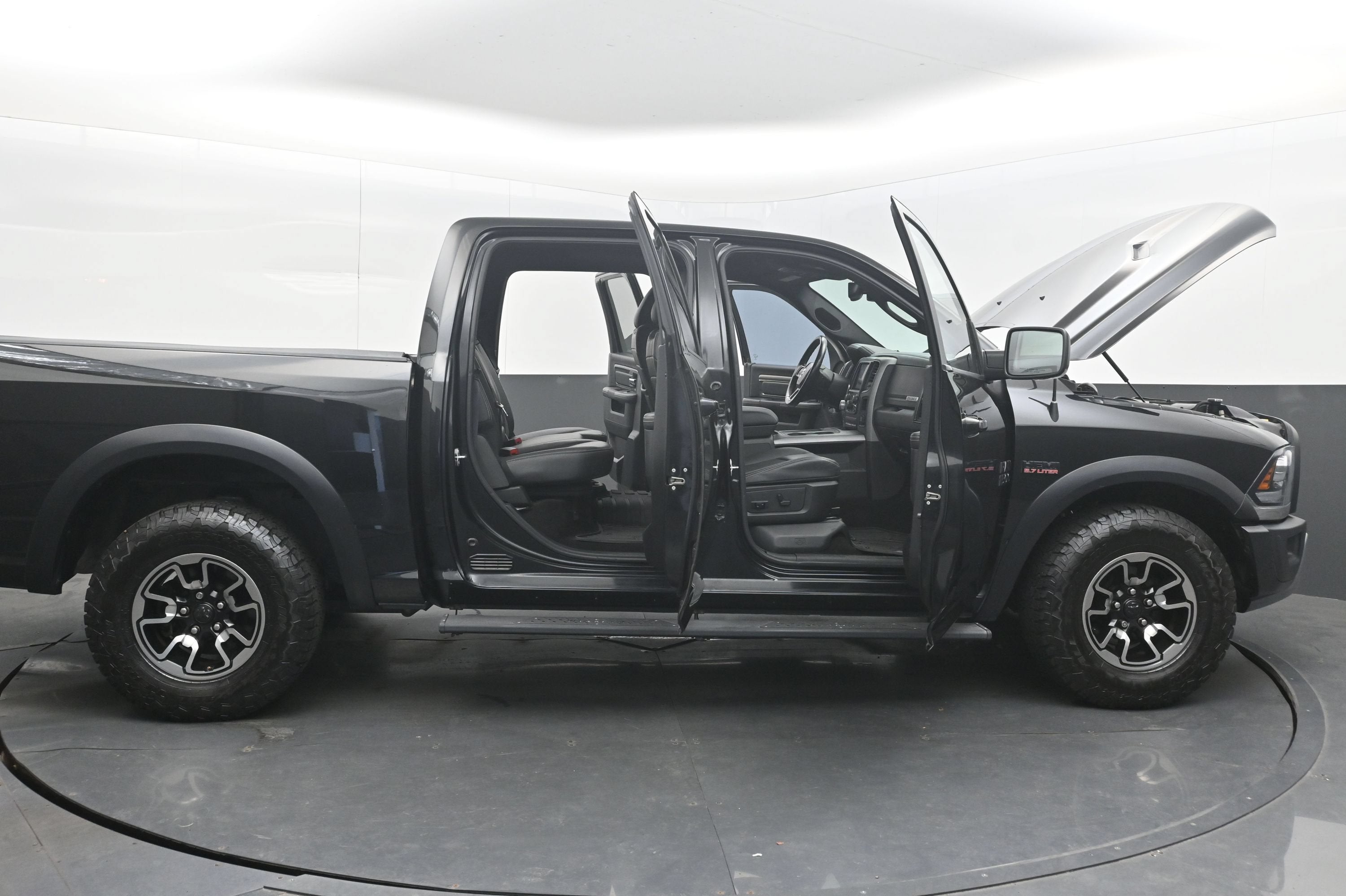 2018 RAM 1500 Rebel Crew Cab 4x4 5'7" Box