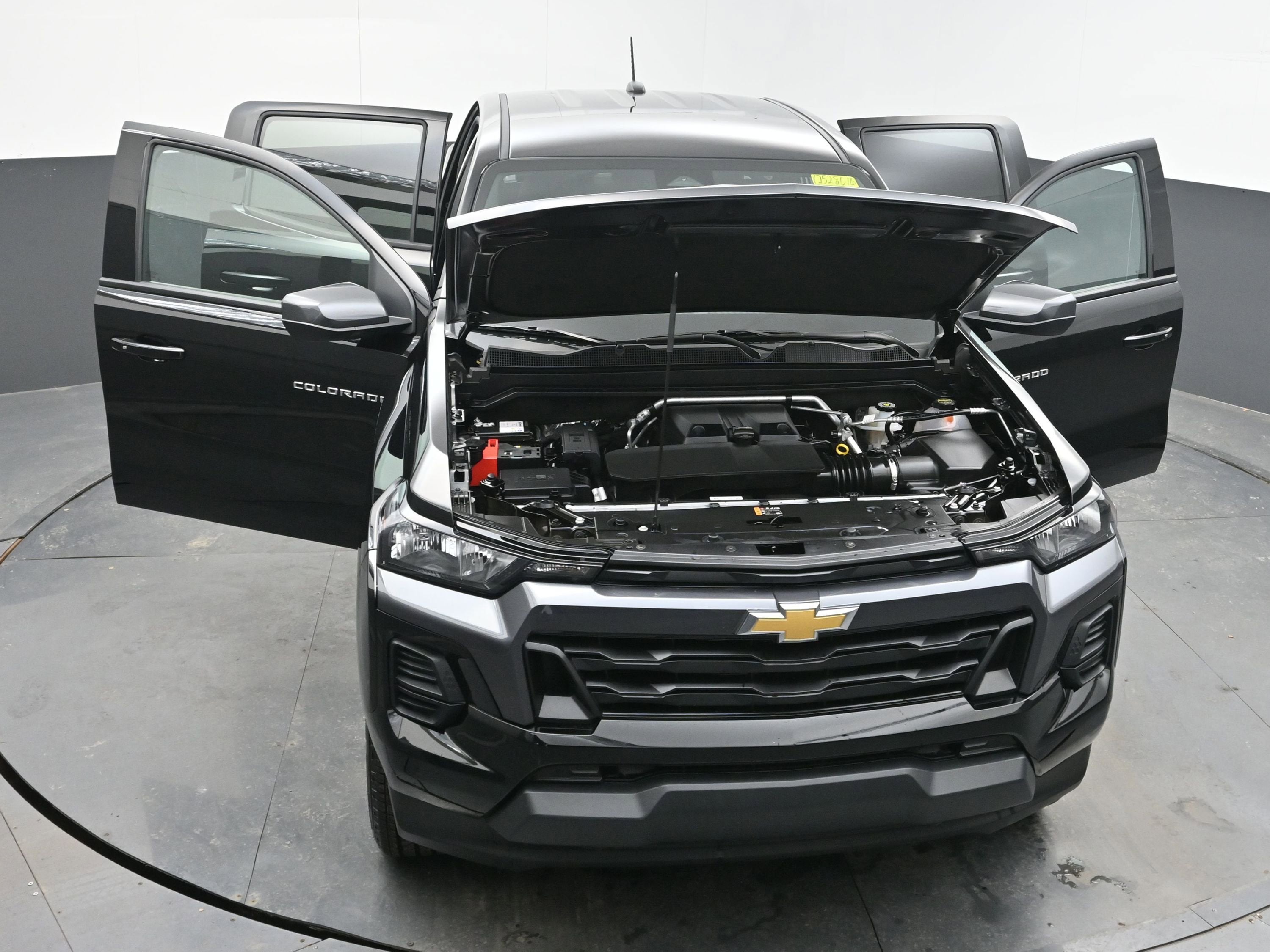 2025 Chevrolet Colorado WT/LT