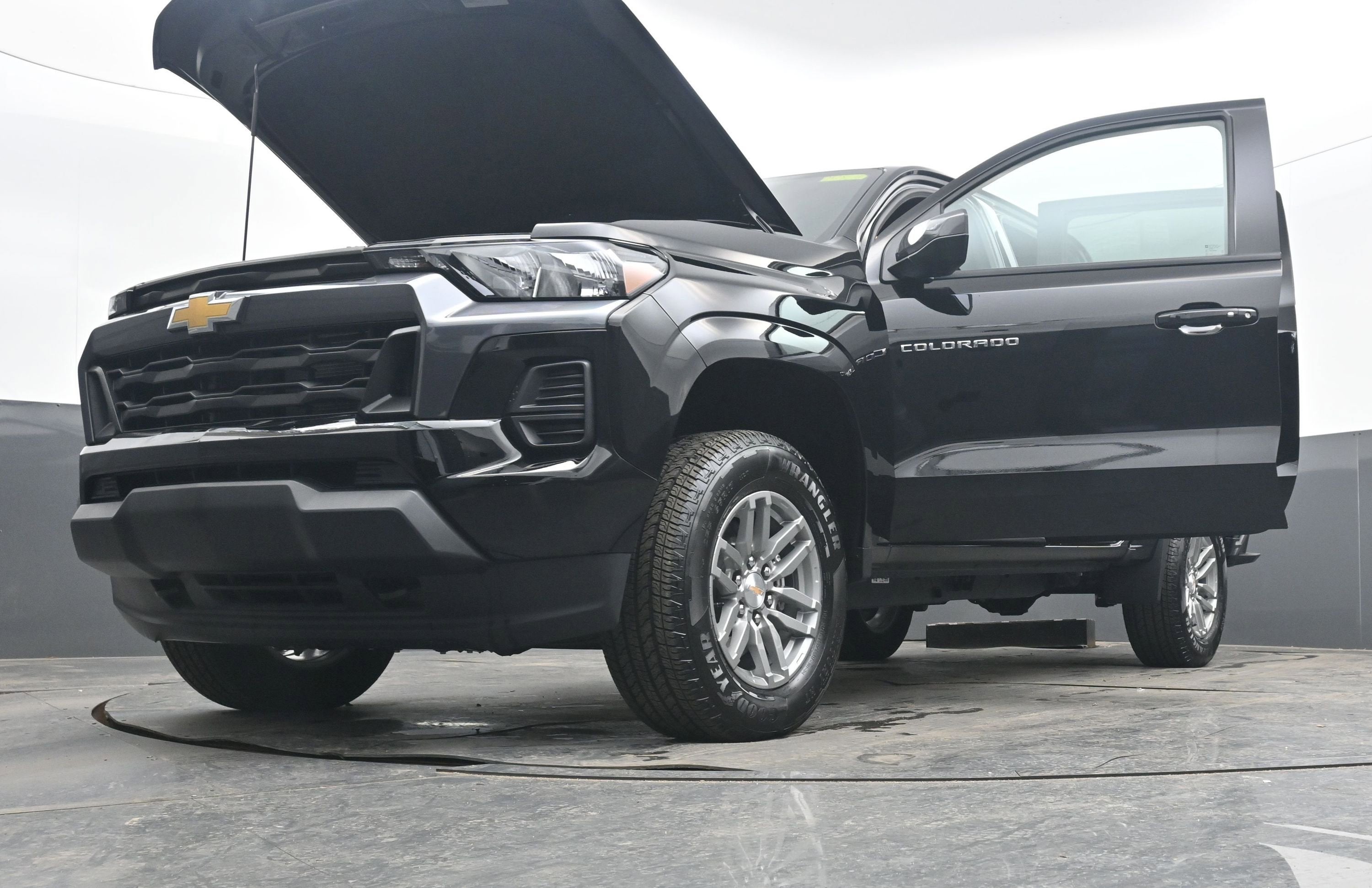 2025 Chevrolet Colorado WT/LT