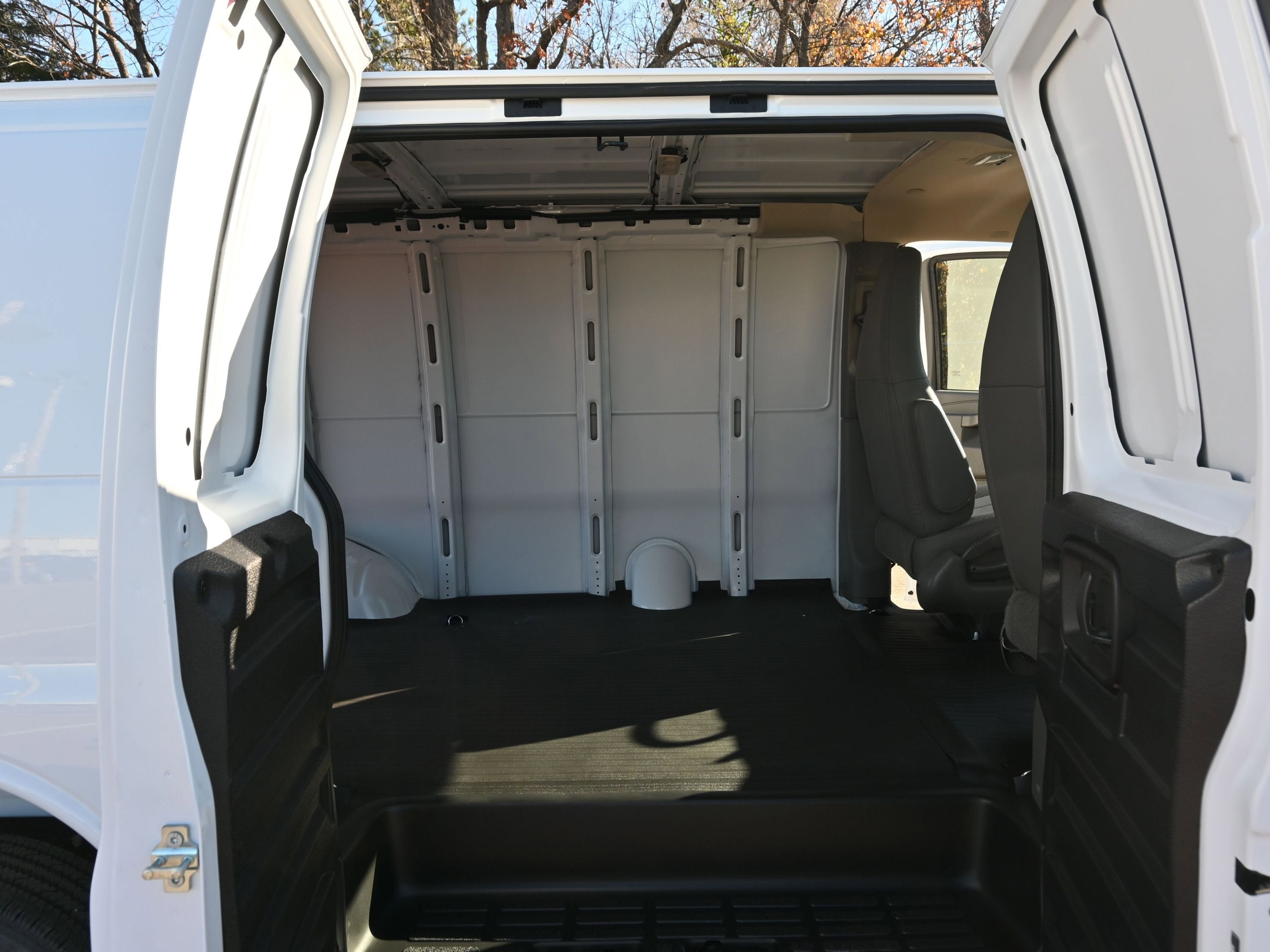 2025 Chevrolet Express Cargo 2500 WT