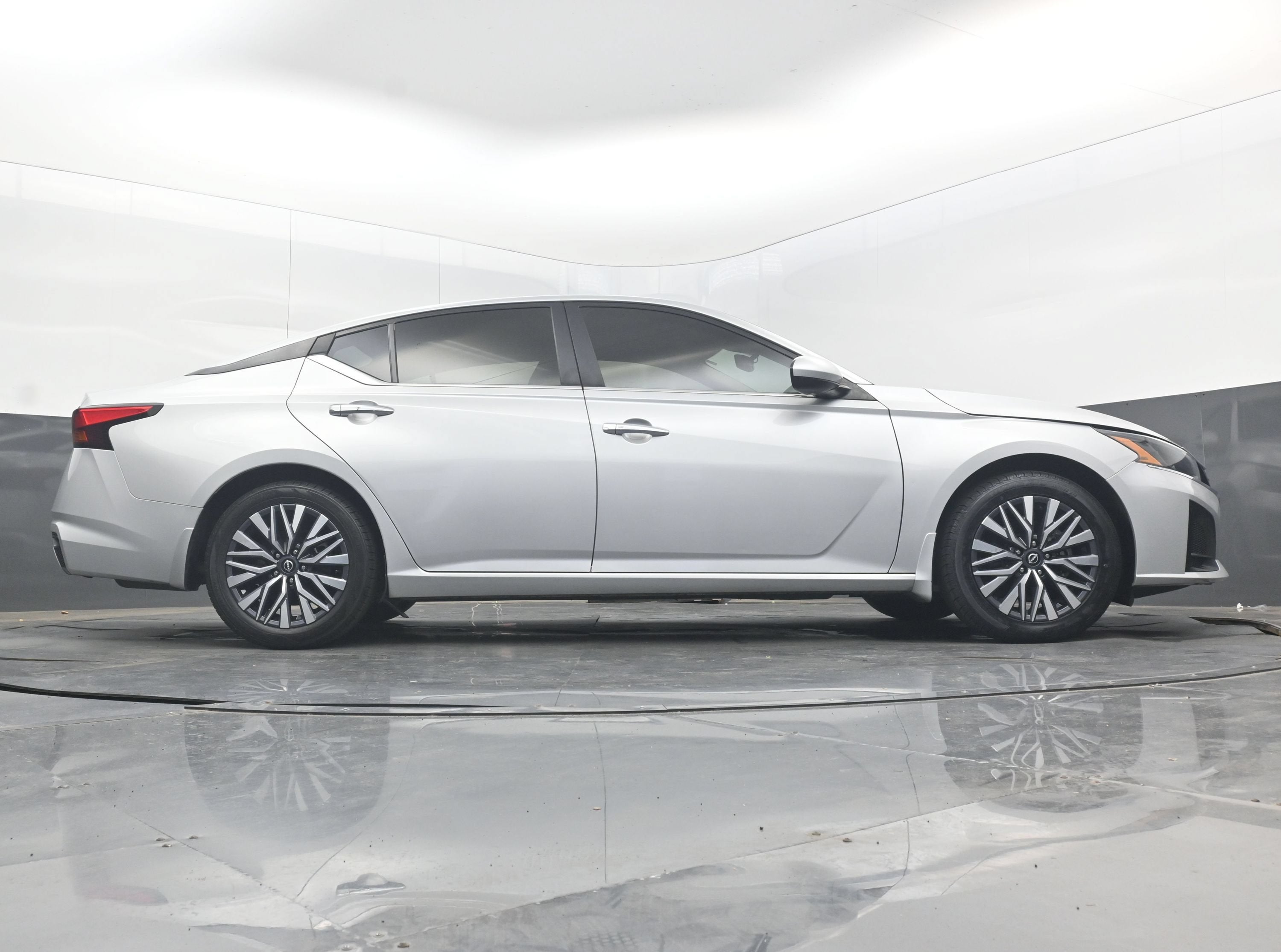 2023 Nissan Altima SV FWD