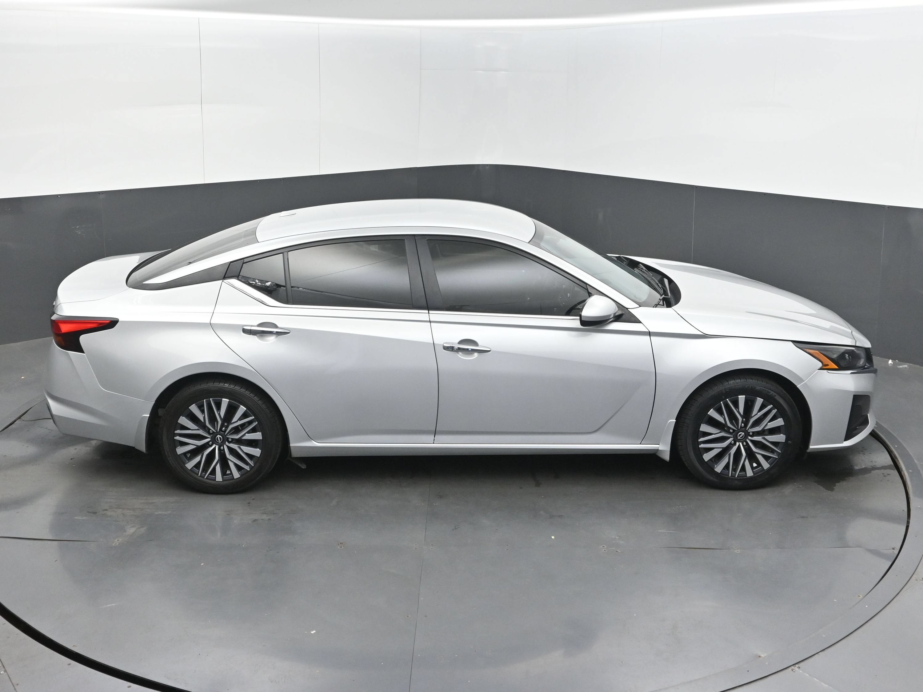 2023 Nissan Altima SV FWD
