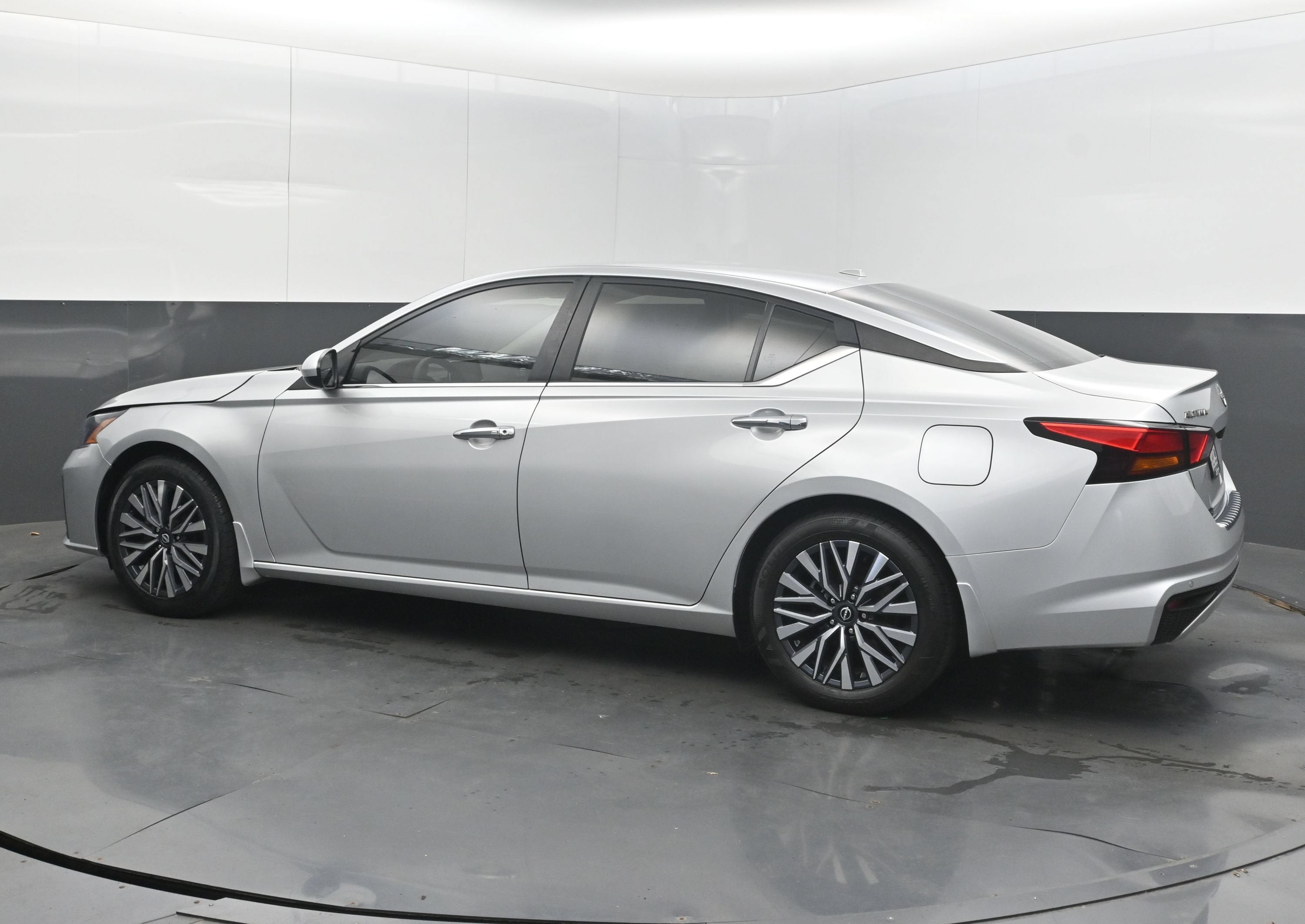 2023 Nissan Altima SV FWD