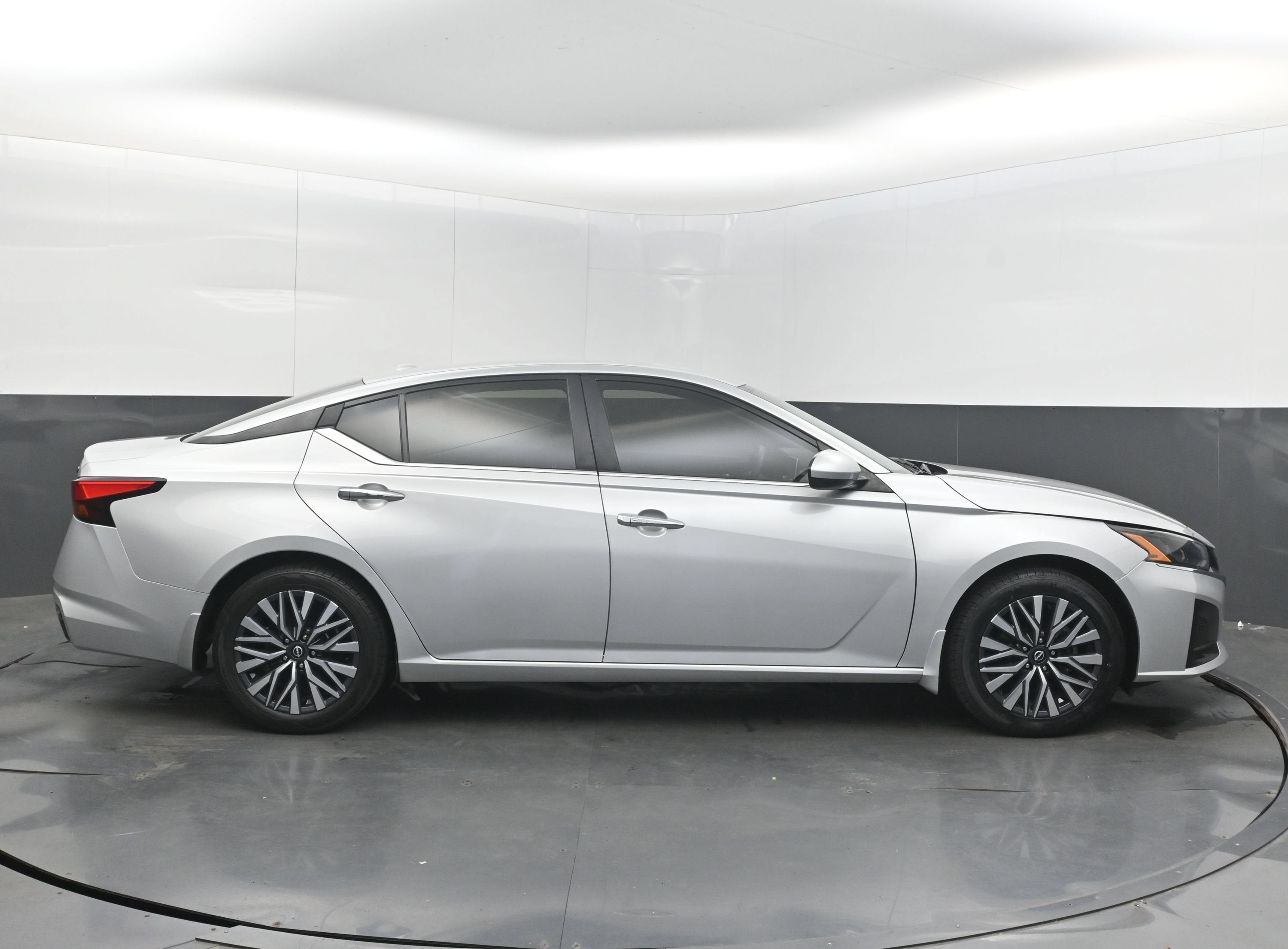 2023 Nissan Altima SV FWD