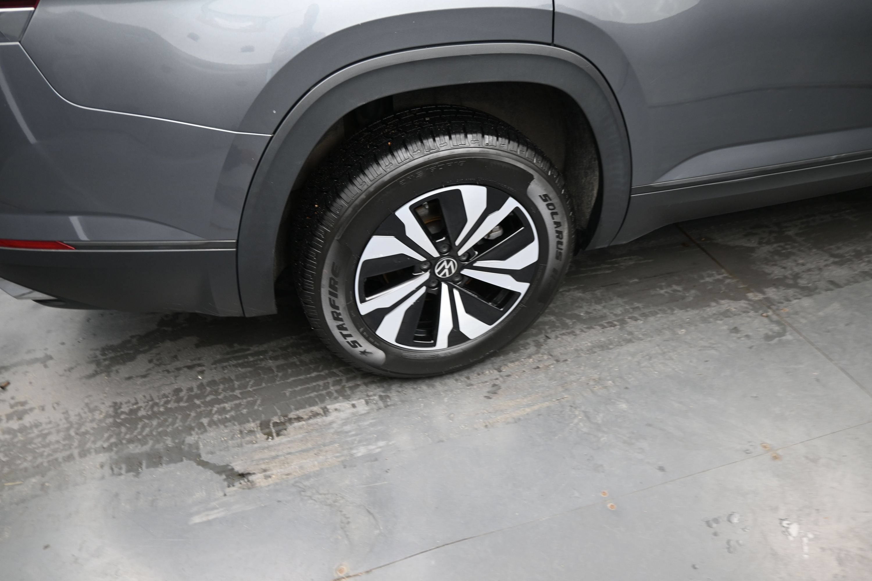 2024 Volkswagen Atlas 2.0T SE
