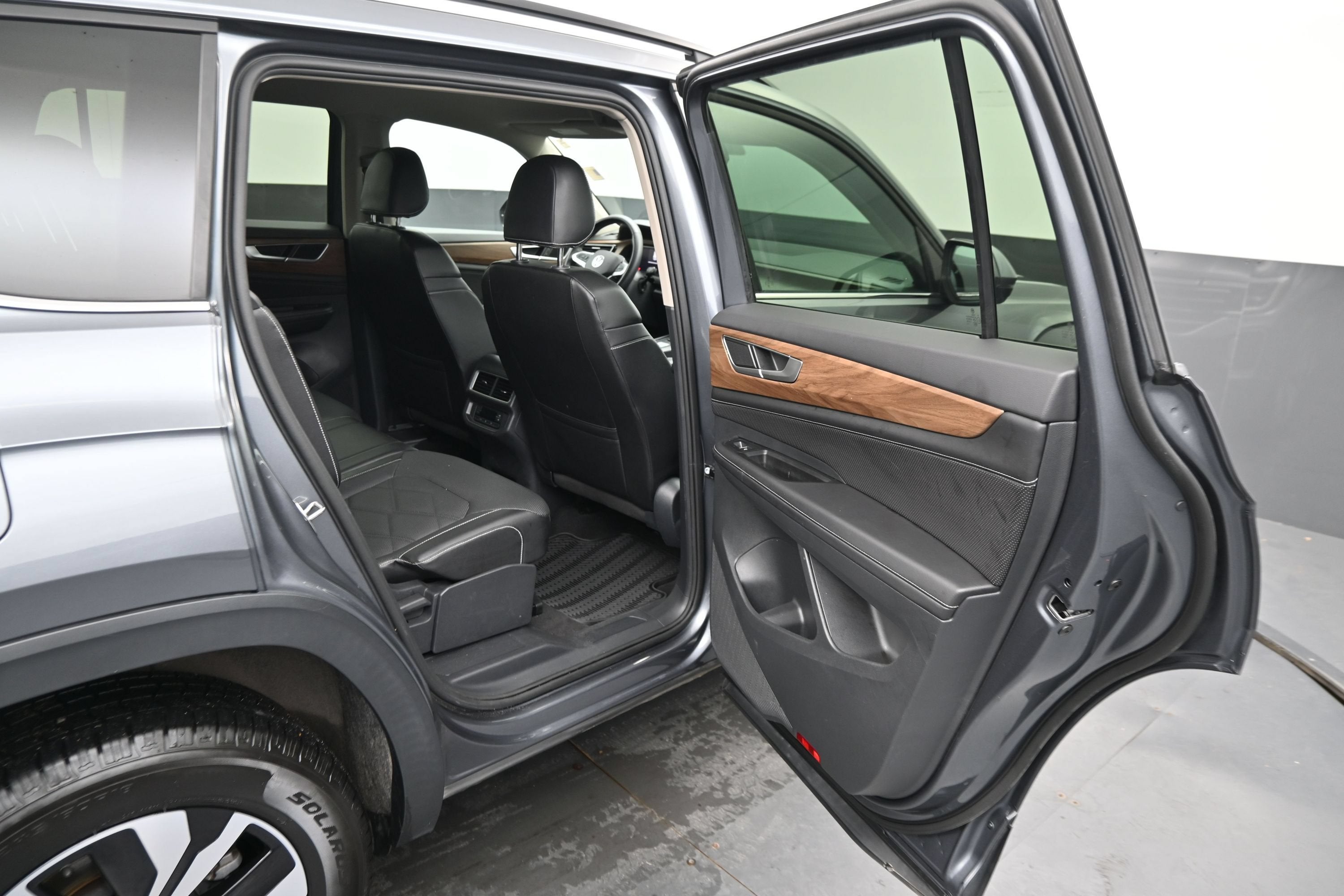 2024 Volkswagen Atlas 2.0T SE