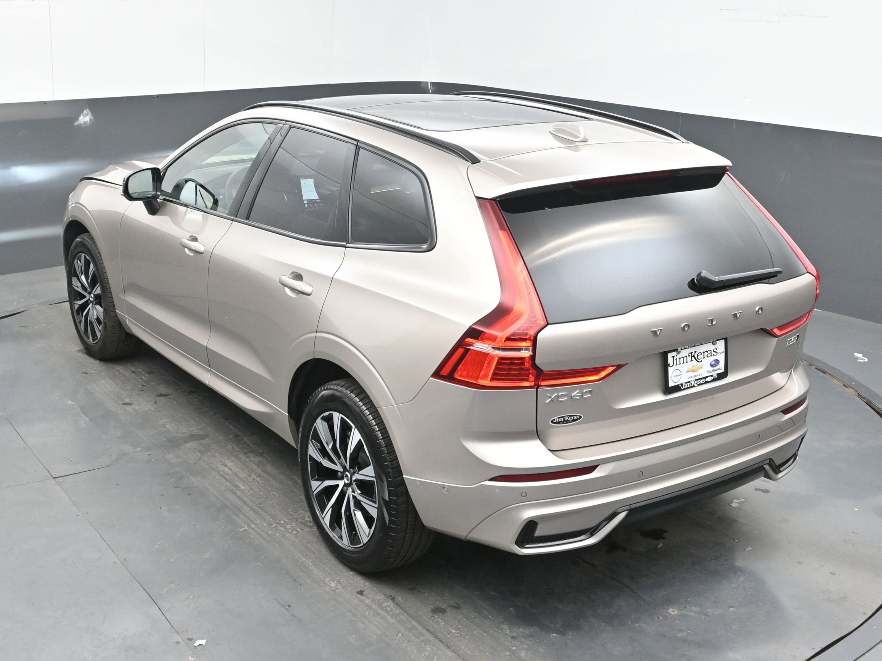 2025 Volvo XC60 B5 Plus