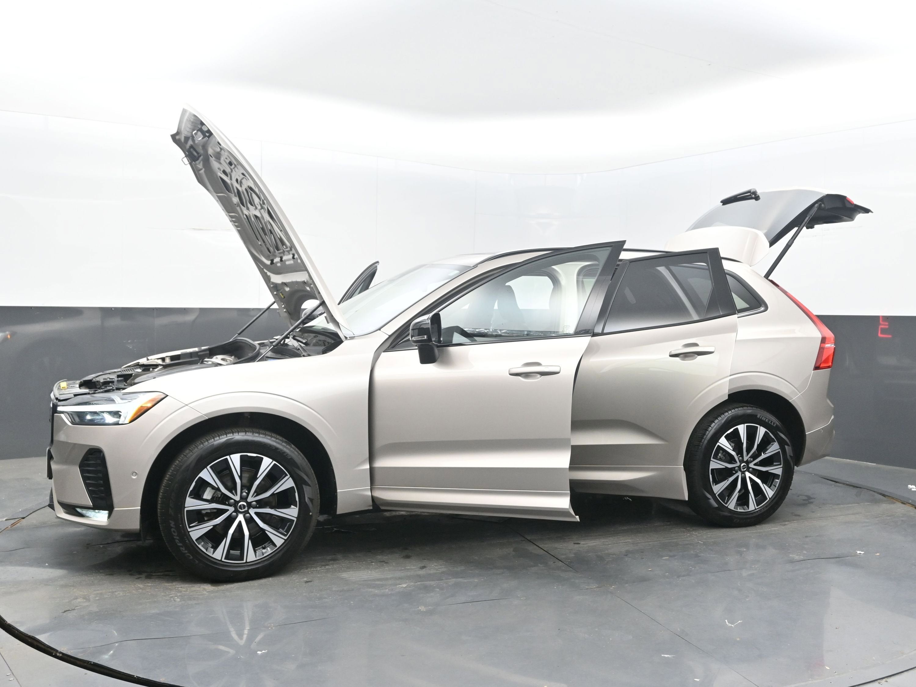 2025 Volvo XC60 B5 Plus