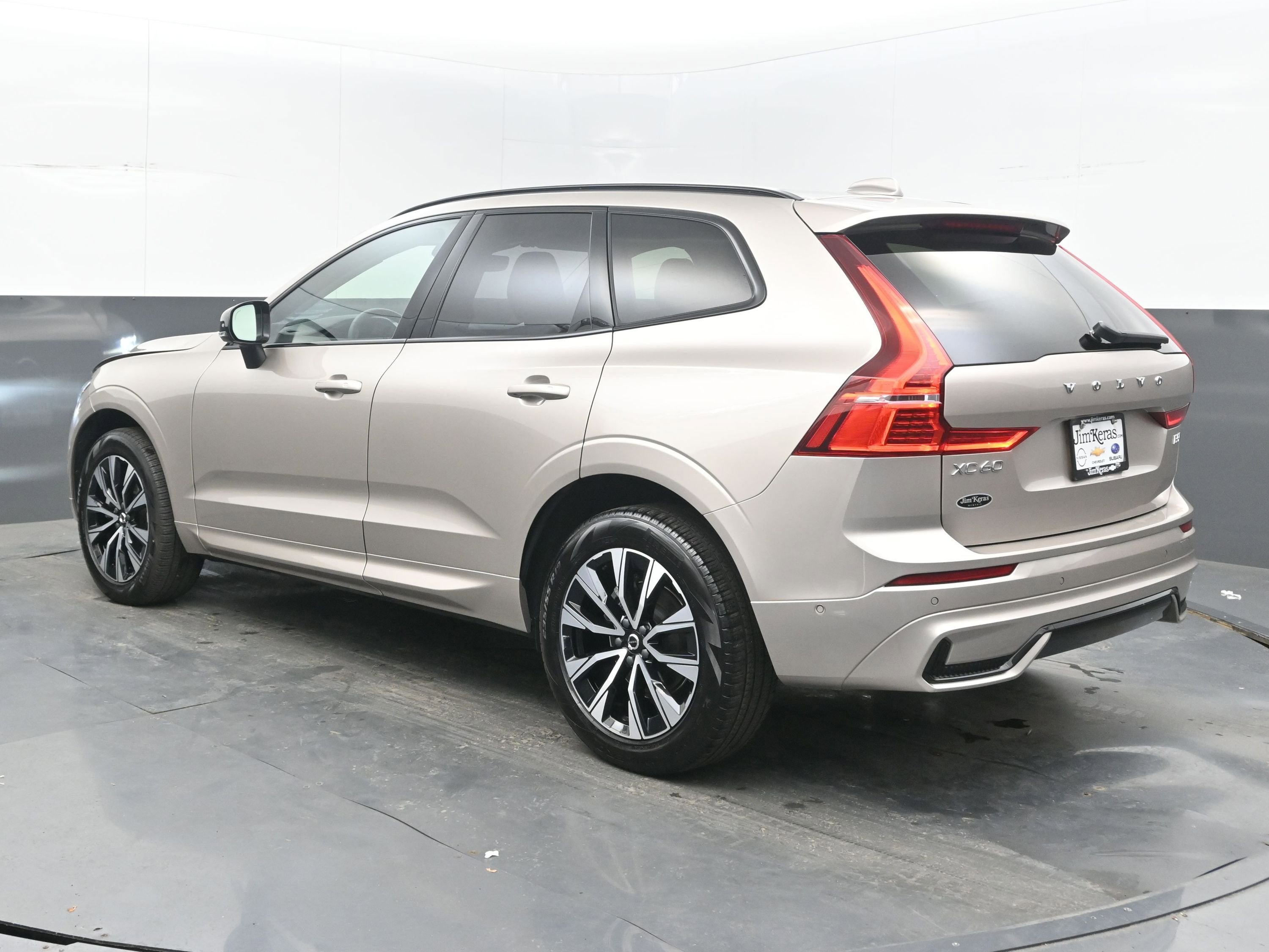 2025 Volvo XC60 B5 Plus