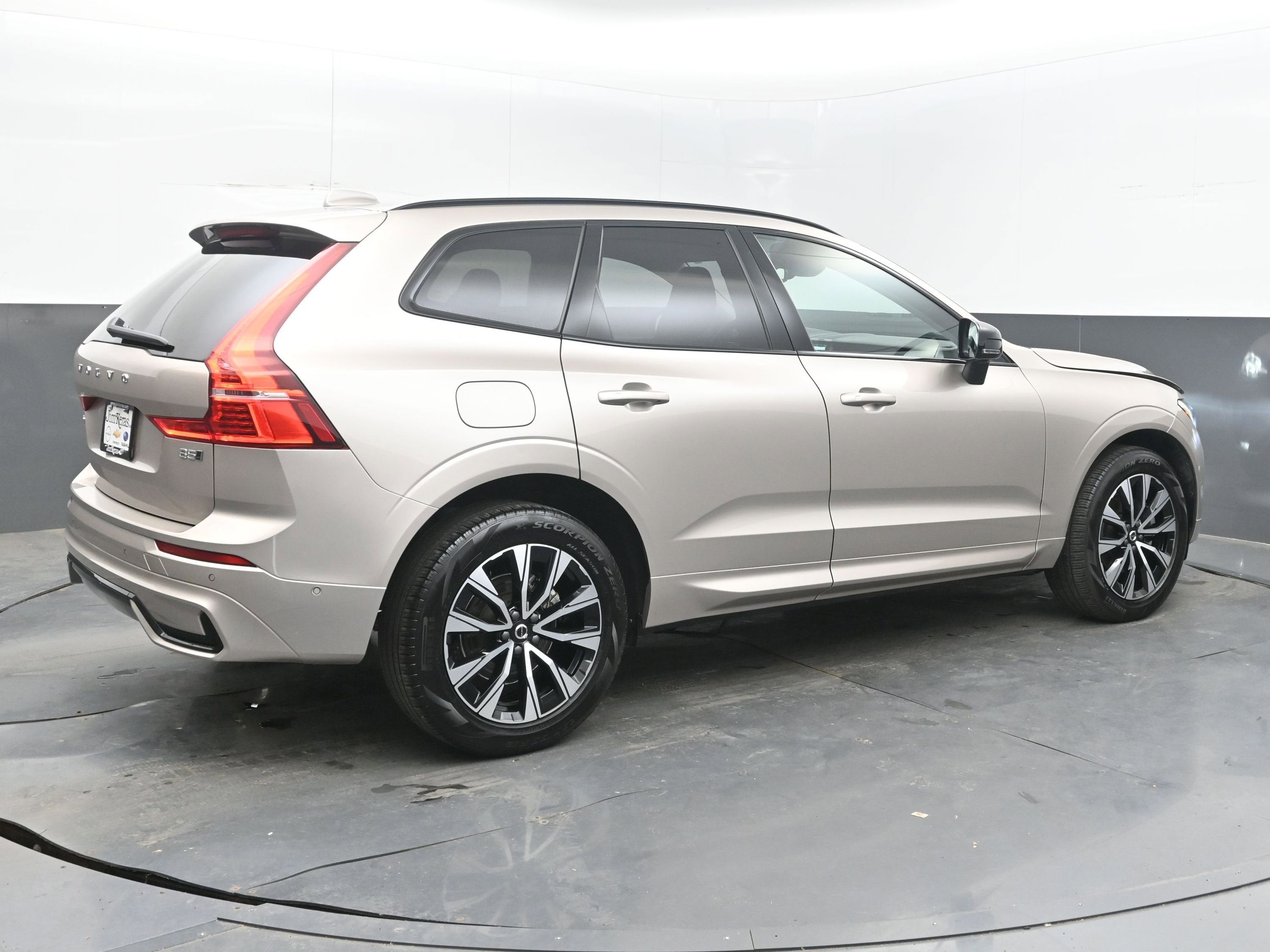 2025 Volvo XC60 B5 Plus