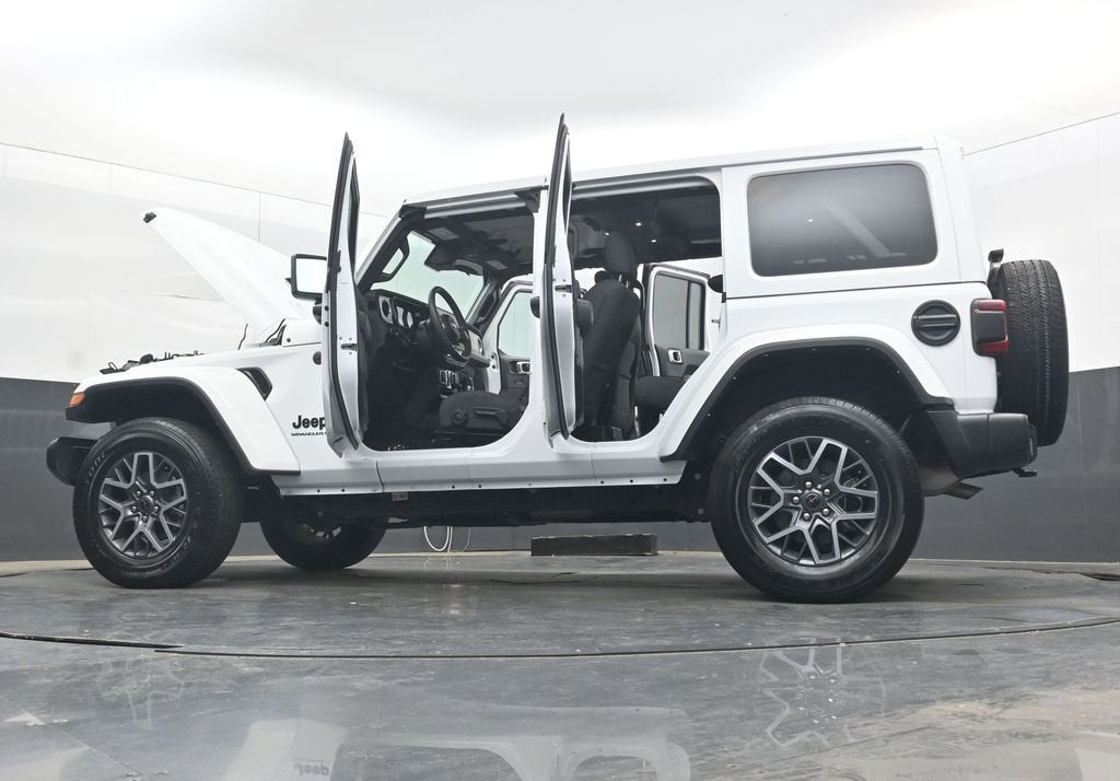 2025 Jeep Wrangler 4-Door Sahara 4x4