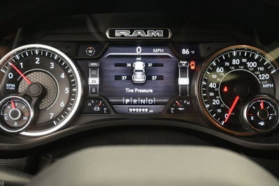 2021 RAM 1500 Big Horn Crew Cab 4x4 5'7" Box