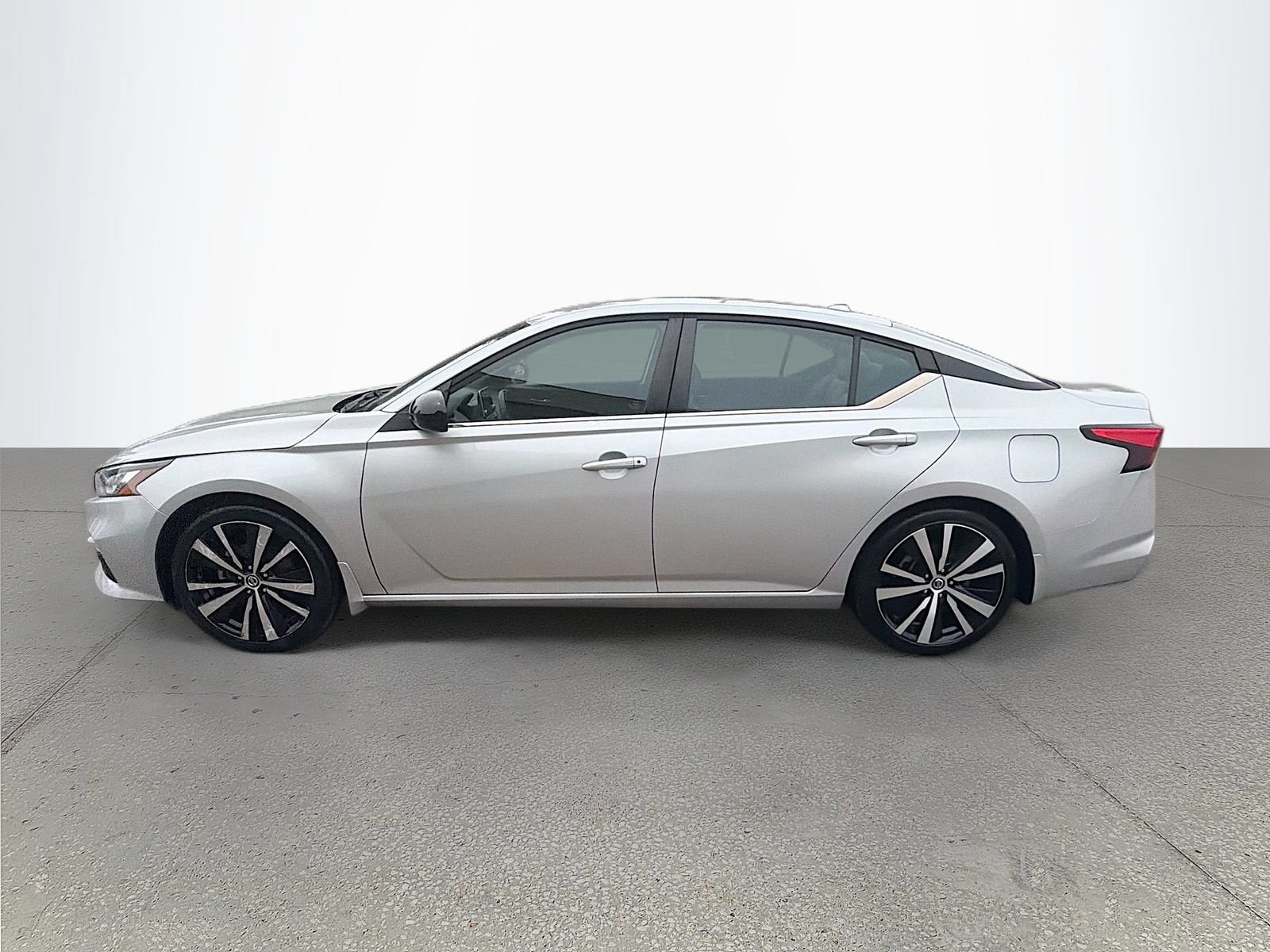 2022 Nissan Altima SR FWD