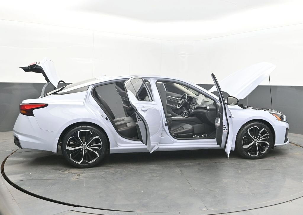 2023 Nissan Altima SR FWD