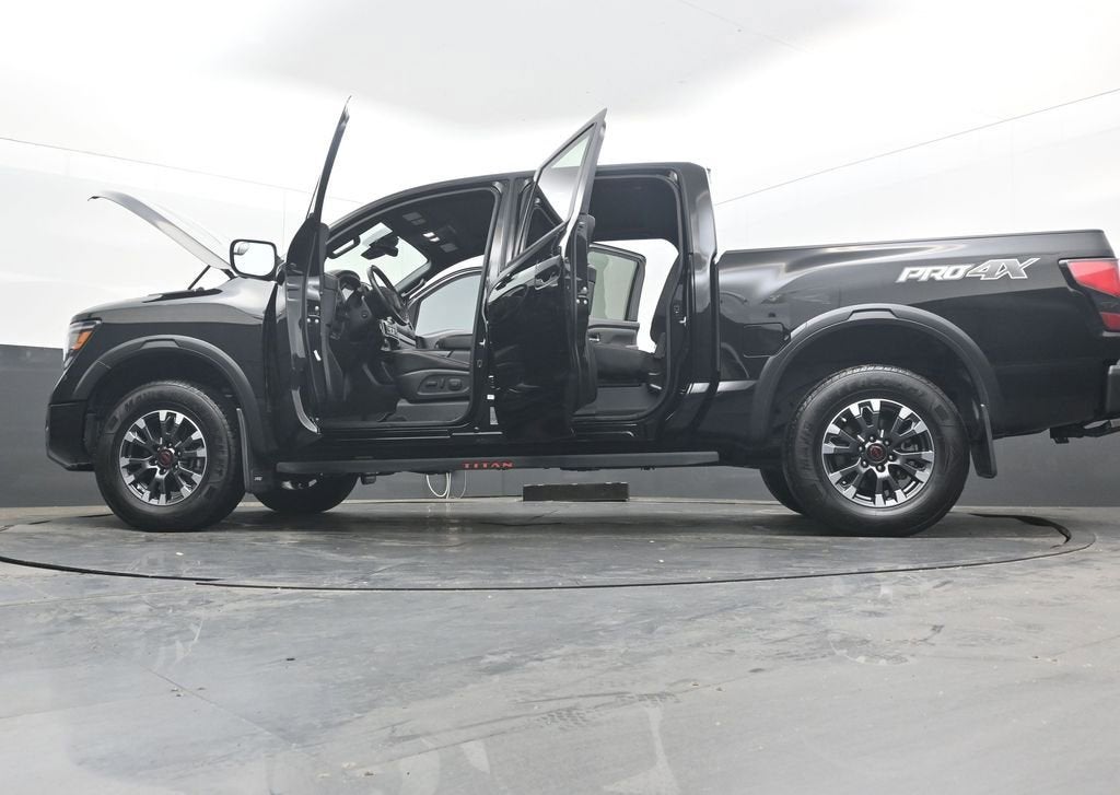 2024 Nissan TITAN Crew Cab PRO-4X 4x4