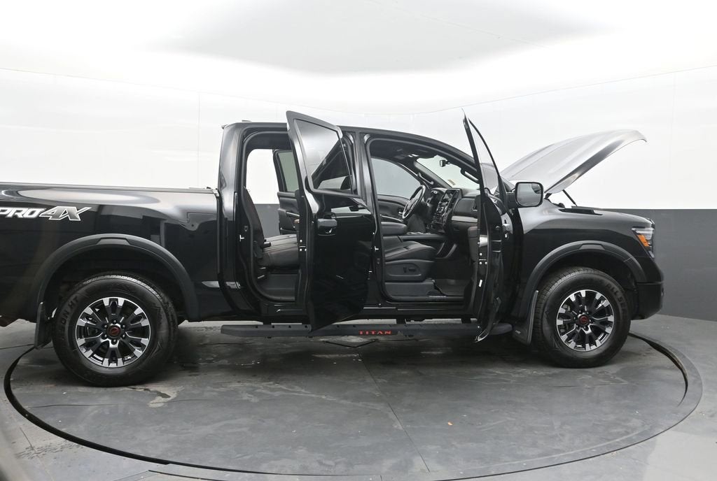 2024 Nissan TITAN Crew Cab PRO-4X 4x4
