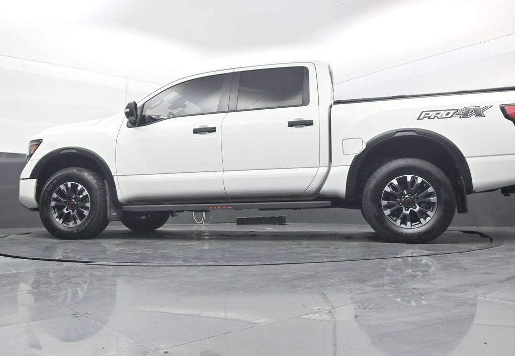 2023 Nissan TITAN Crew Cab PRO-4X 4x4