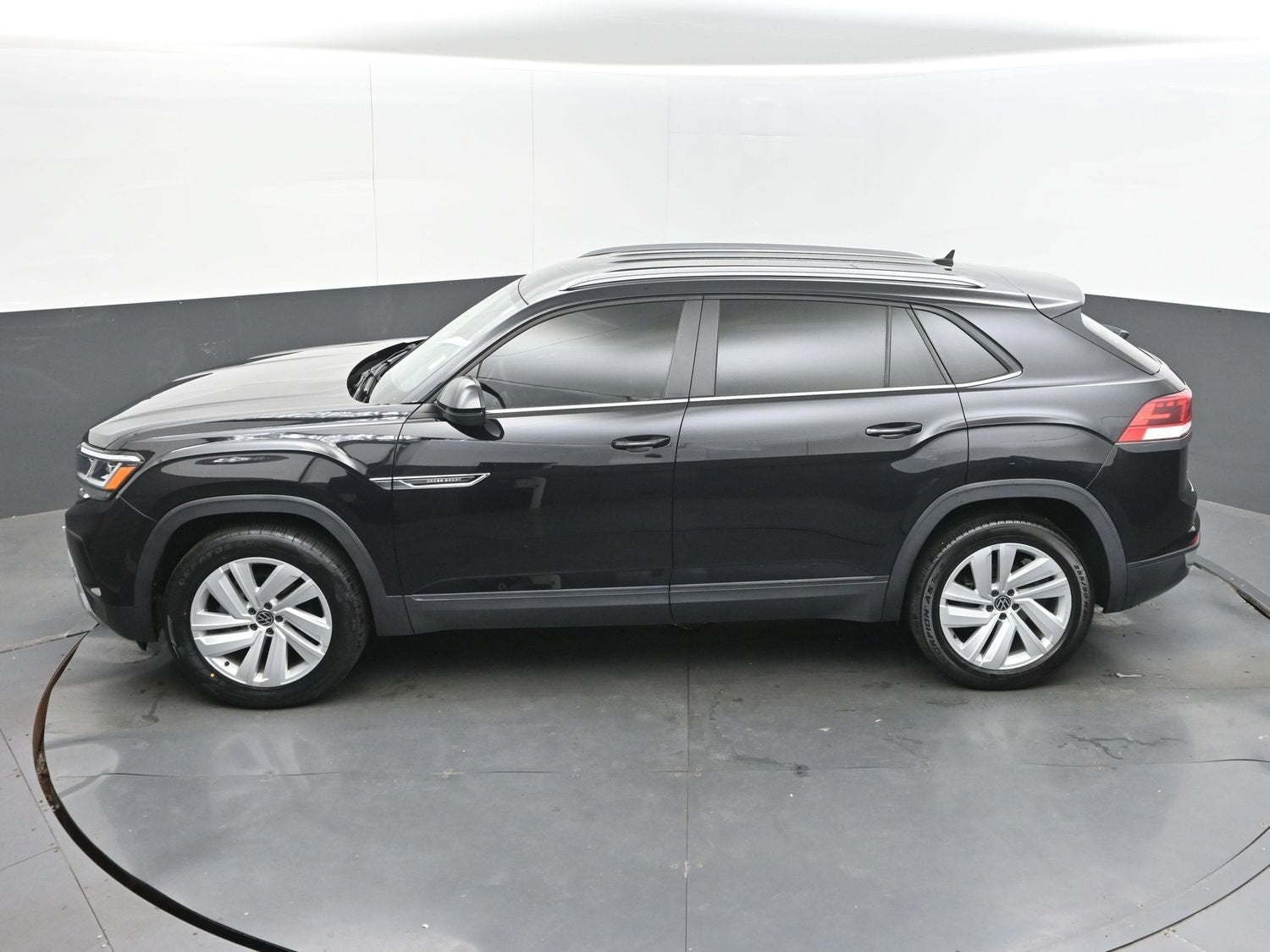 2021 Volkswagen Atlas Cross Sport 2.0T SE w/Technology