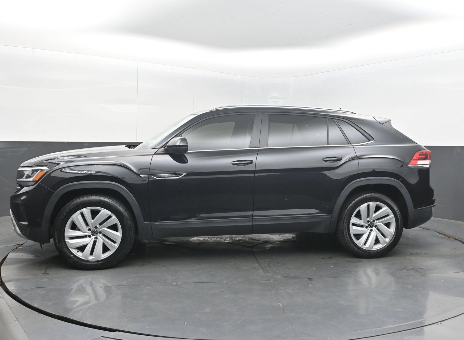 2021 Volkswagen Atlas Cross Sport 2.0T SE w/Technology