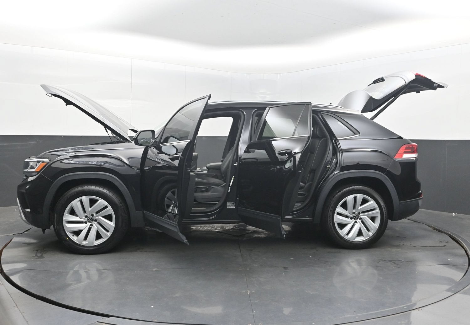 2021 Volkswagen Atlas Cross Sport 2.0T SE w/Technology