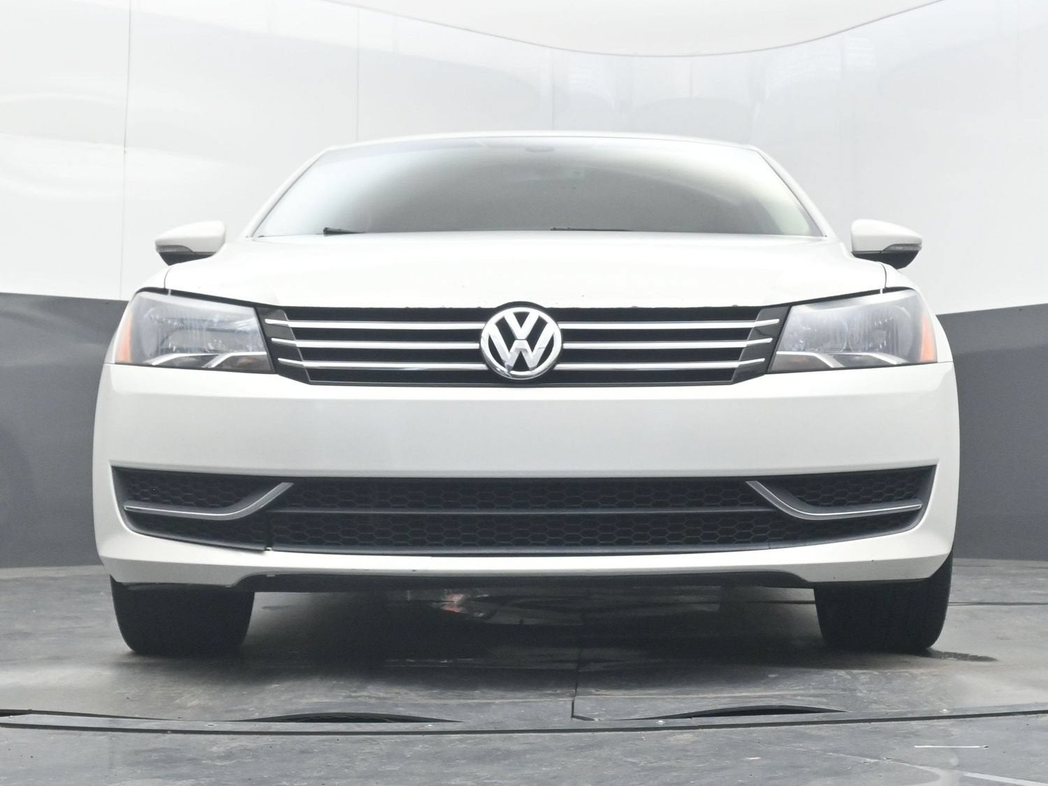 2012 Volkswagen Passat SE w/Sunroof & Nav