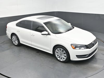 2012 Volkswagen Passat SE w/Sunroof & Nav