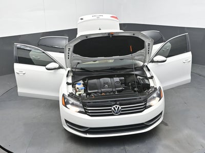 2012 Volkswagen Passat SE w/Sunroof & Nav