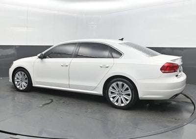 2012 Volkswagen Passat SE w/Sunroof & Nav