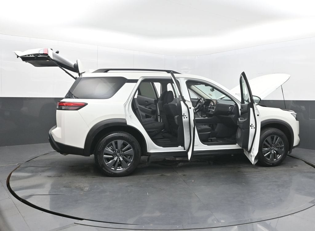 2024 Nissan Pathfinder SV
