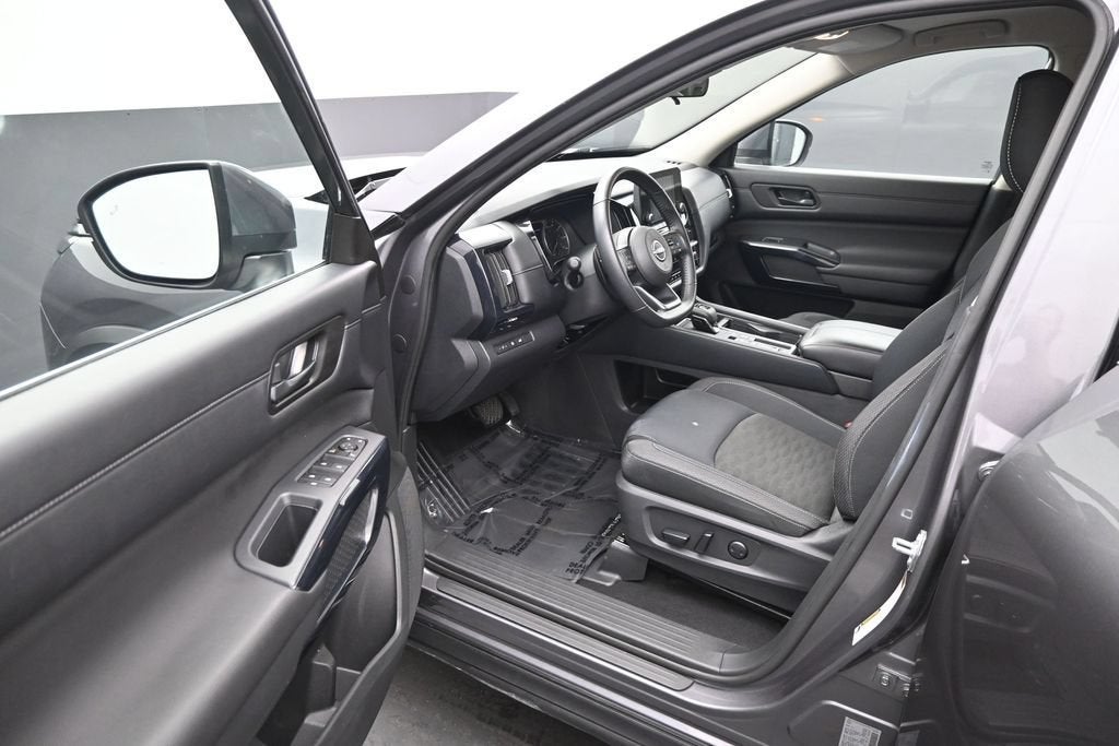 2025 Nissan Pathfinder SV FWD