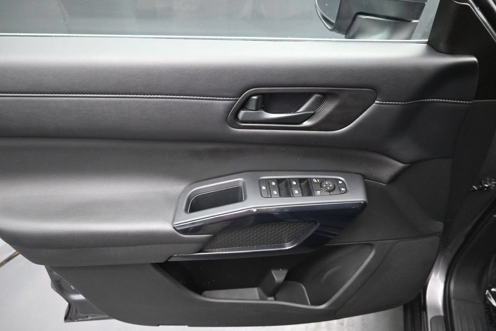 2025 Nissan Pathfinder SV FWD