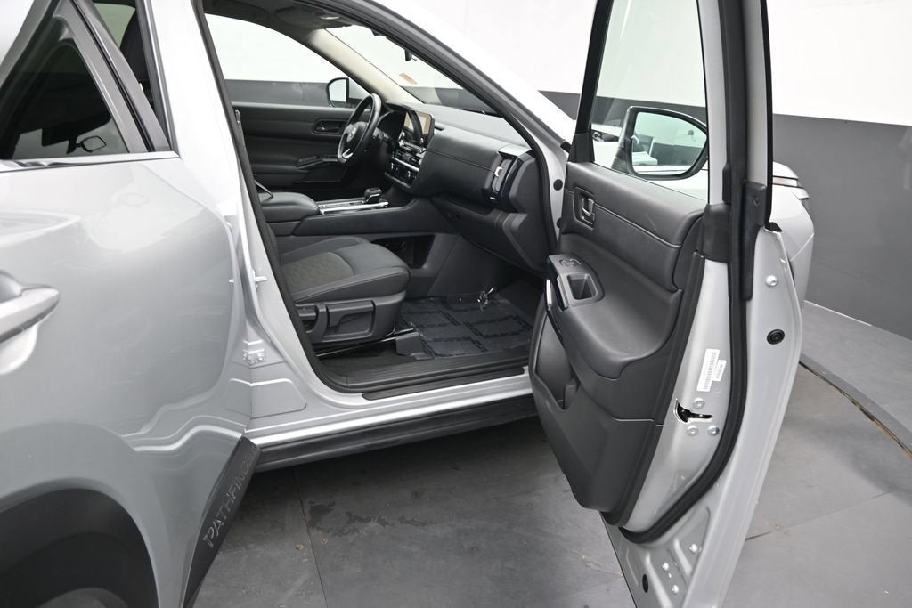 2025 Nissan Pathfinder SV FWD