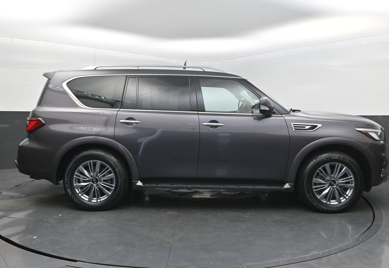 2024 INFINITI QX80 LUXE AWD