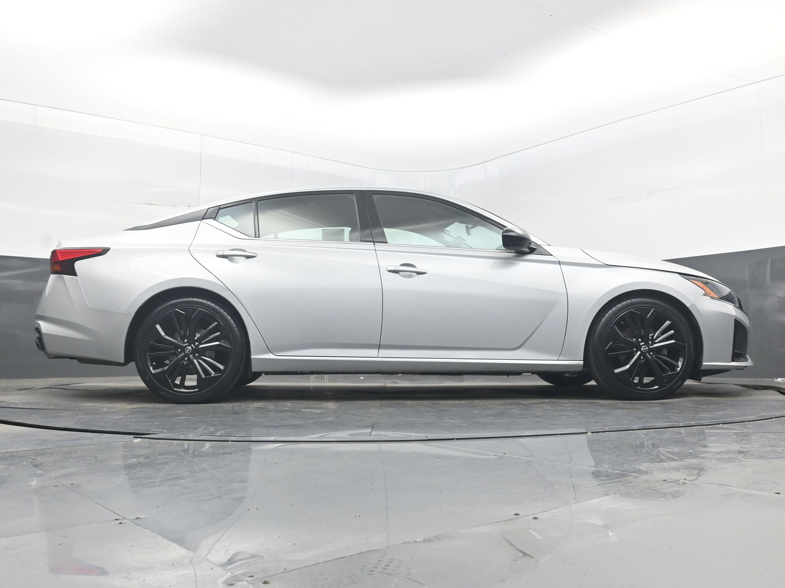 2024 Nissan ALTIMA SR