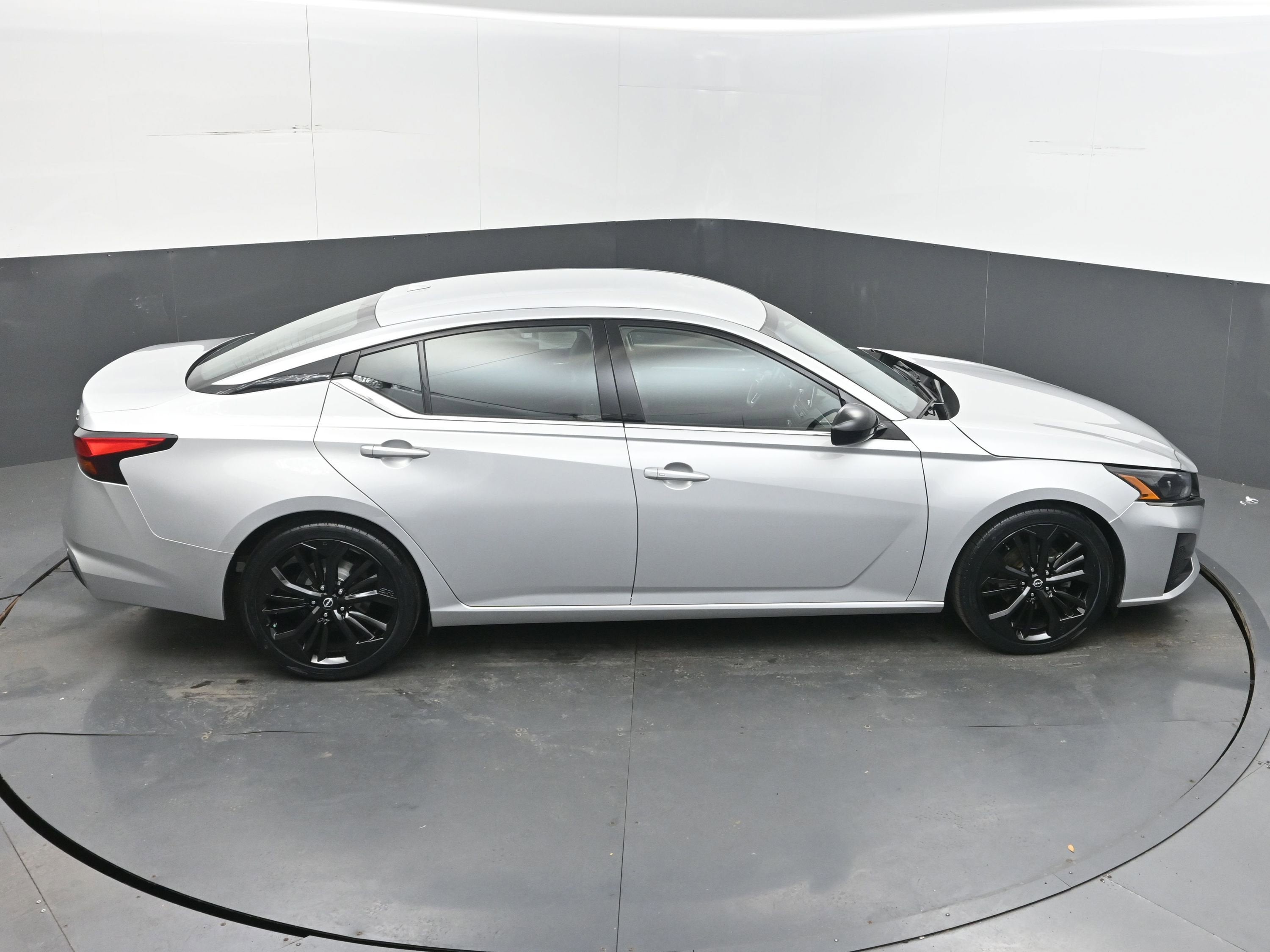 2024 Nissan ALTIMA SR